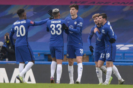 骑行爱好者穿骑行服唱说唱拍MV，运动体验别样精彩