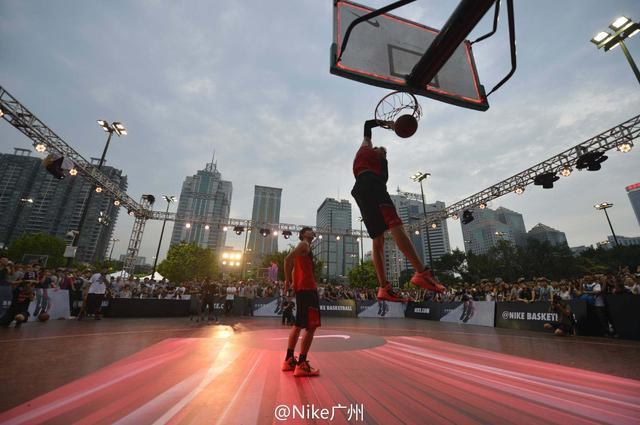 胡梅尔斯：按照目前的中卫市场，施洛特贝克有很多的机会
