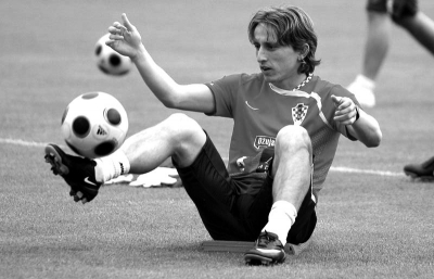 2026年世界杯抽签出炉：姆巴佩小组赛遇哈兰德，梅西与C罗或对决八强赛